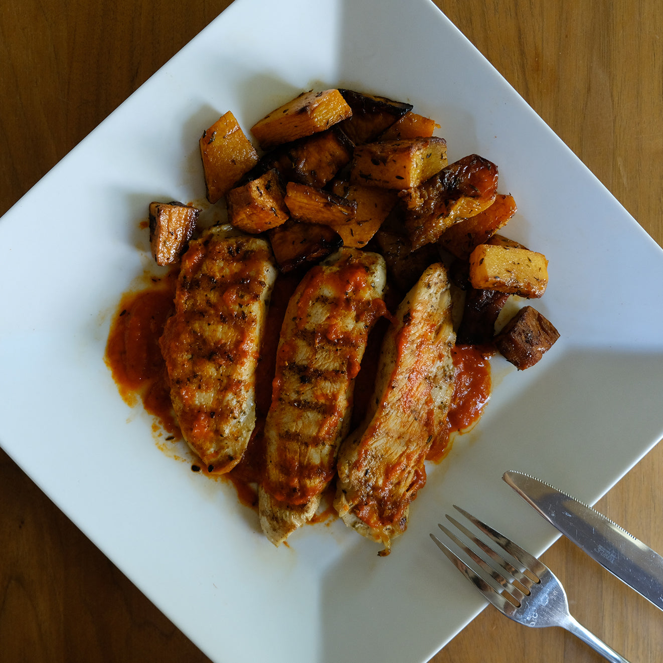 Grilled Chicken with Spicy Red Pepper Sauce