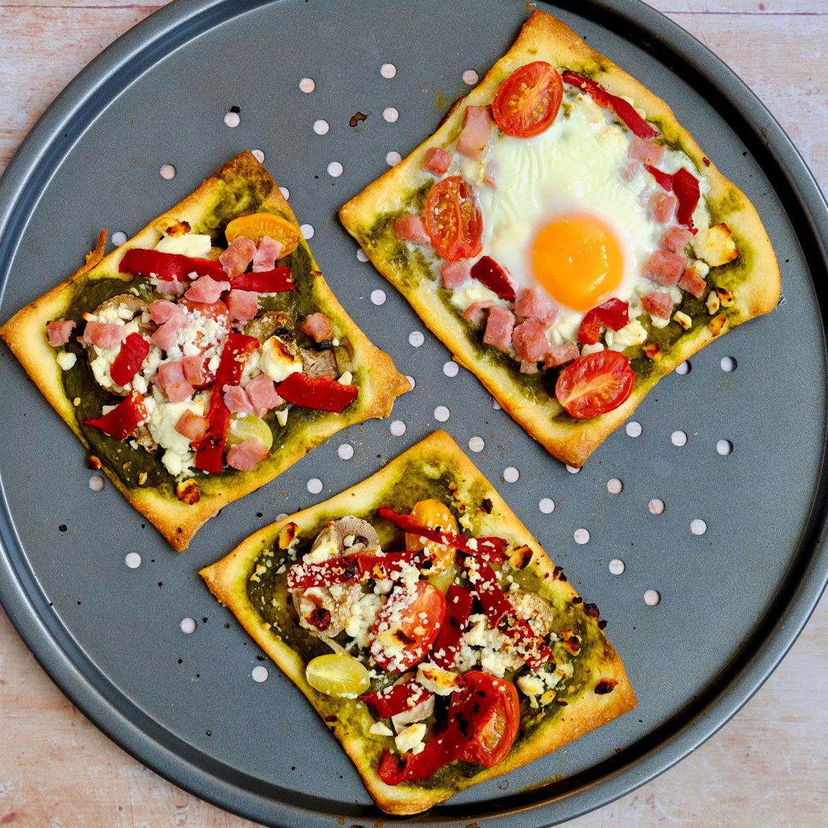 Spinach and feta Greek breakfast pizzas